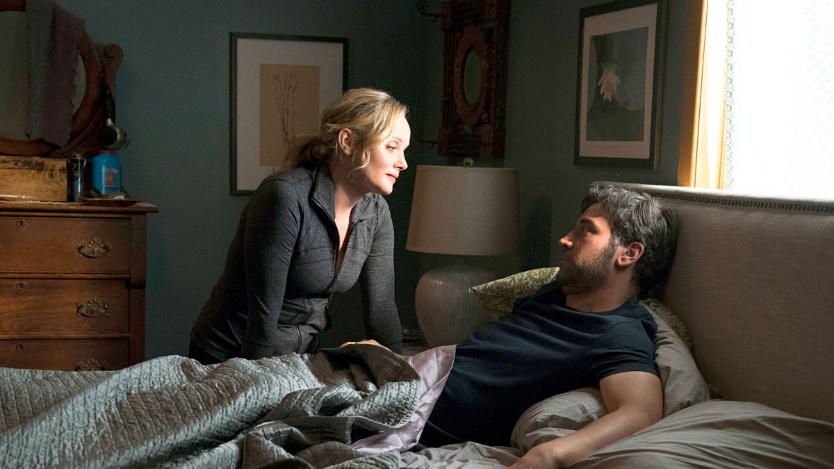 Marley Shelton as Gail Mazzuchelli and Josh Radnor as Lou Mazzuchelli in ‘Rise‘