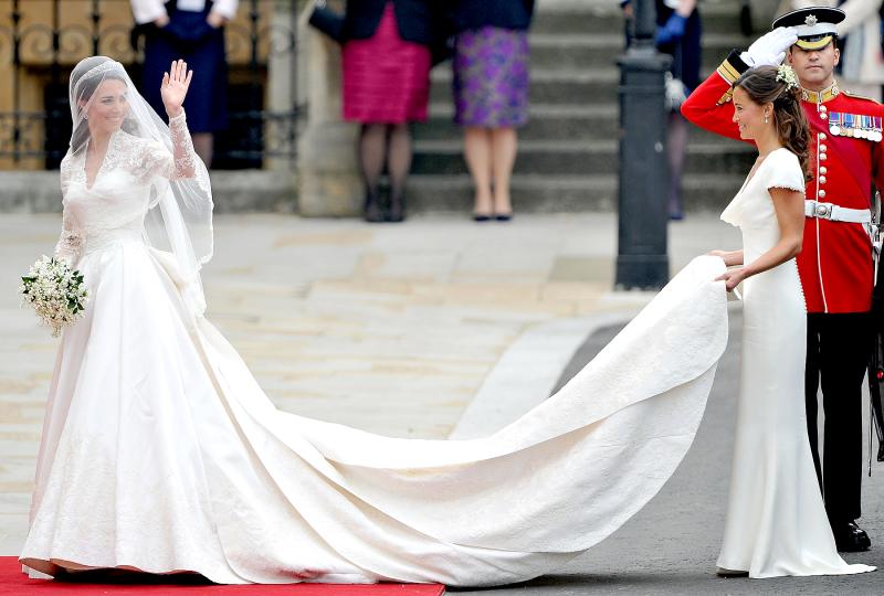 Pippa-Middleton-at-her-sister-Duchess-Kate’s-2011-wedding