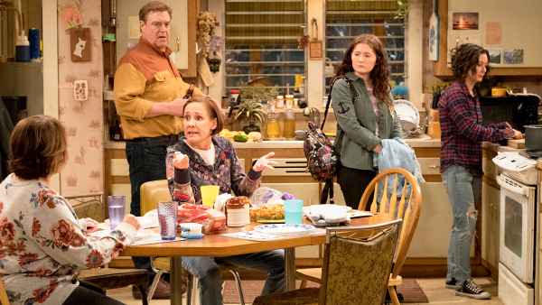 Roseanne Barr, John Goodman, Laurie Metcalf, Emma Kenney and Sara Gilbert on ‘Roseanne‘