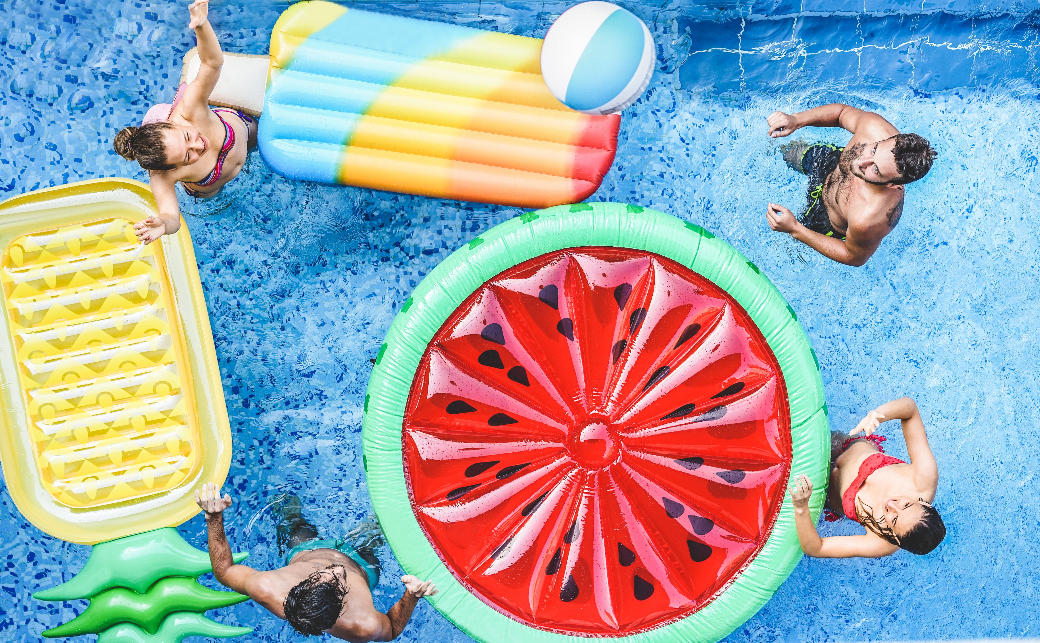 9 Essentials For The Perfect Pool Party