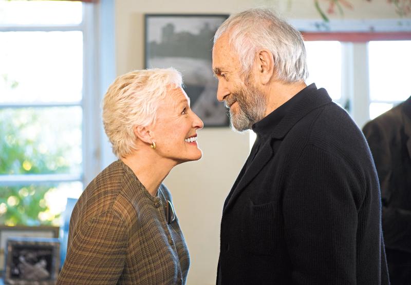 Glenn Close and Jonathan Pryce in ‘The Wife‘