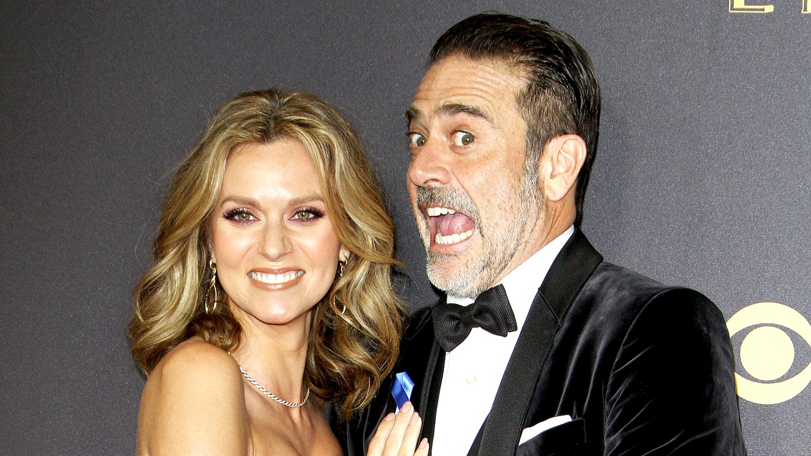 Jeffrey-Dean-Morgan-Freaks-Out-Over-Wife-Hilarie-Burton-Kissing-Sophia-Bush-2