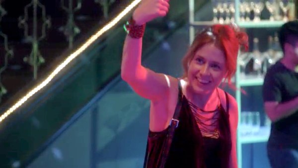 Jenna Fischer Attempts to Dance on ‘Splitting Up Together’