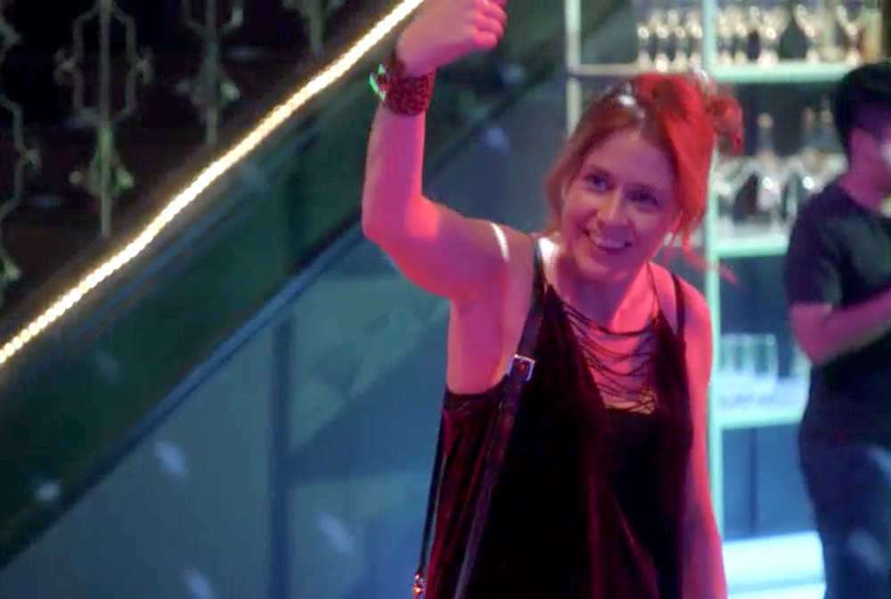 Jenna Fischer Attempts to Dance on &lsquo;Splitting Up Together&rsquo;