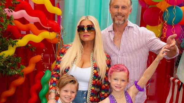 jessica-simpson-maxwell-greatest-showman