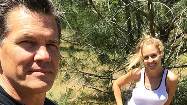 Josh Brolin Kathryn Boyd pregnant baby bump