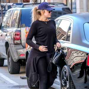 khloe-kardashian-steps-out-after-birth