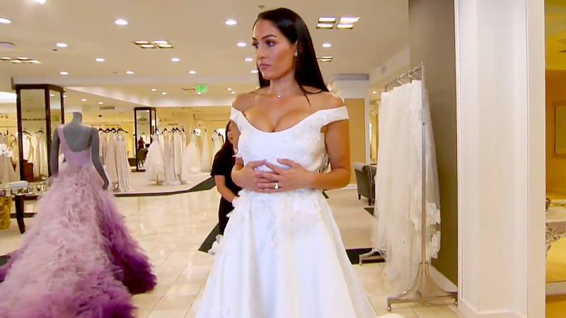 nikki bella grey dress This dress was so cute @nikkigarcia probably my favorite look on twin love