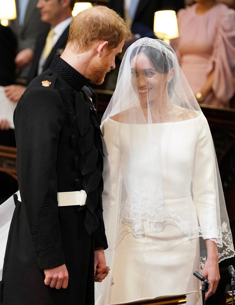 DuchessMeghan - Prince Harry - Meghan Markle -  Duke and Duchess of Sussex - Discussion  - Page 13 Prince-harry-meghan-markle-royal-wedding-so-lucky