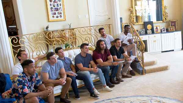 Becca Kufrin and Wayne Newton with ‘The Bachelorette‘ cast