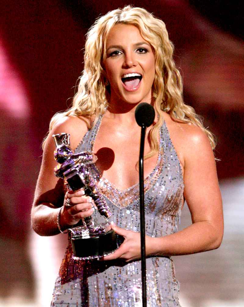 Britney-Spears-VMA-2008