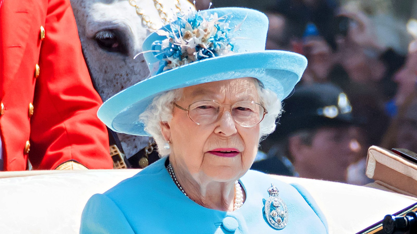 Queen-Elizabeth-II-sick