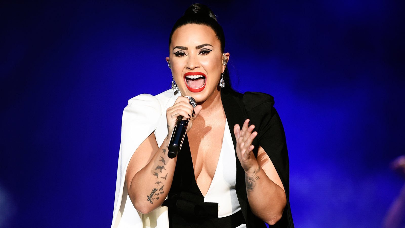Demi Lovato Performs Sober