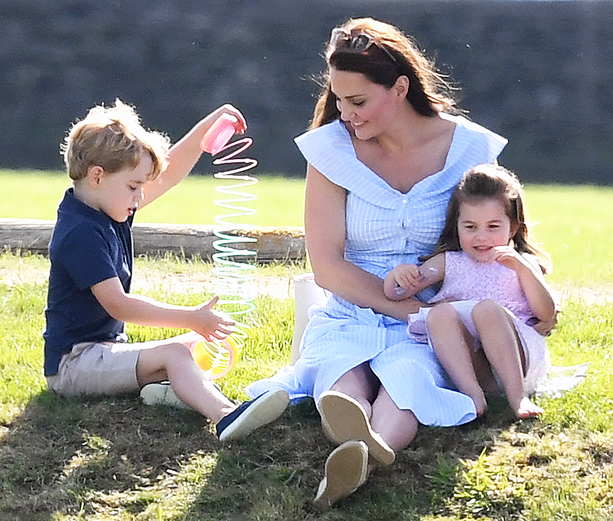 Фото кейт с детьми фотошоп. Кейт Миддлтон в детстве. Сестра Кейт Миддлтон дети. Кэтрин Королевская семья.
