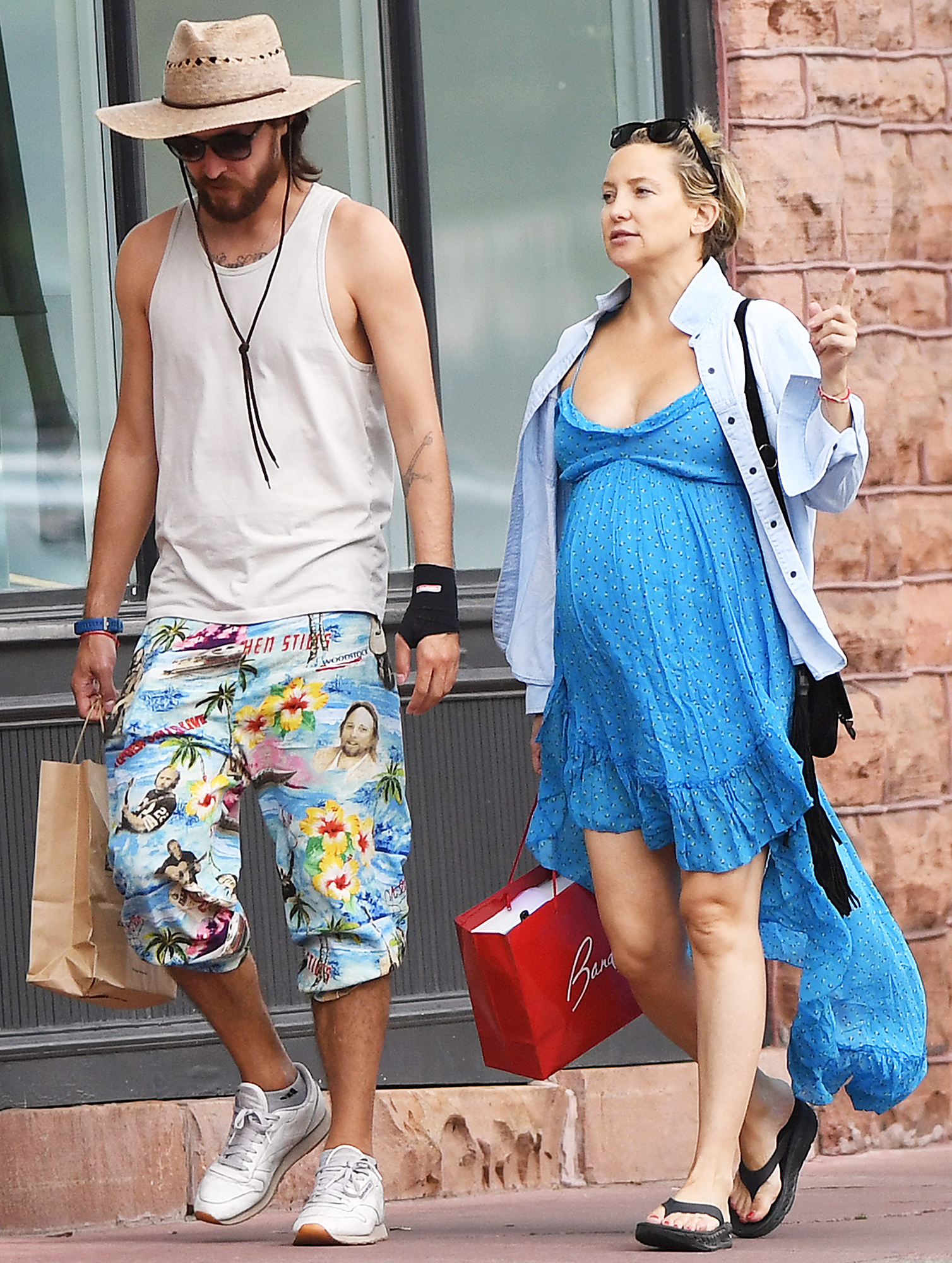 Danny Fujukawa Kate Hudson Shopping Aspen