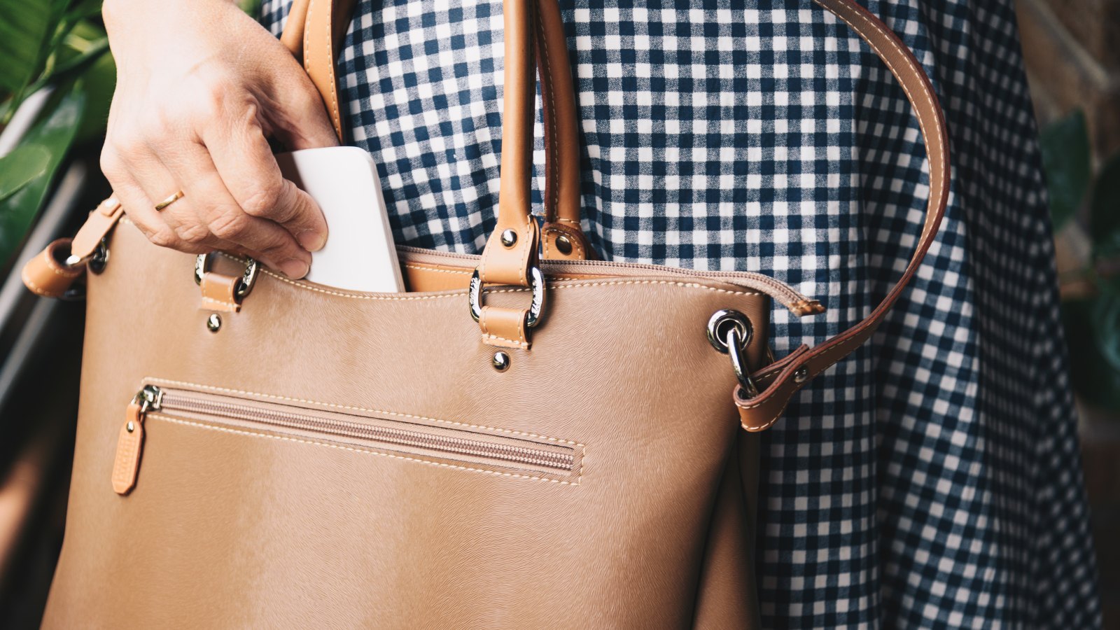 This Top-Rated Reversible Tote From Nordstrom Is a Must-Have