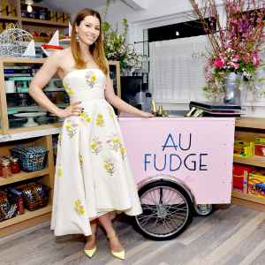 Jessica-Biel-Au-Fudge-closing