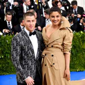 Nick-Jonas-and-Priyanka-Chopra-engaged