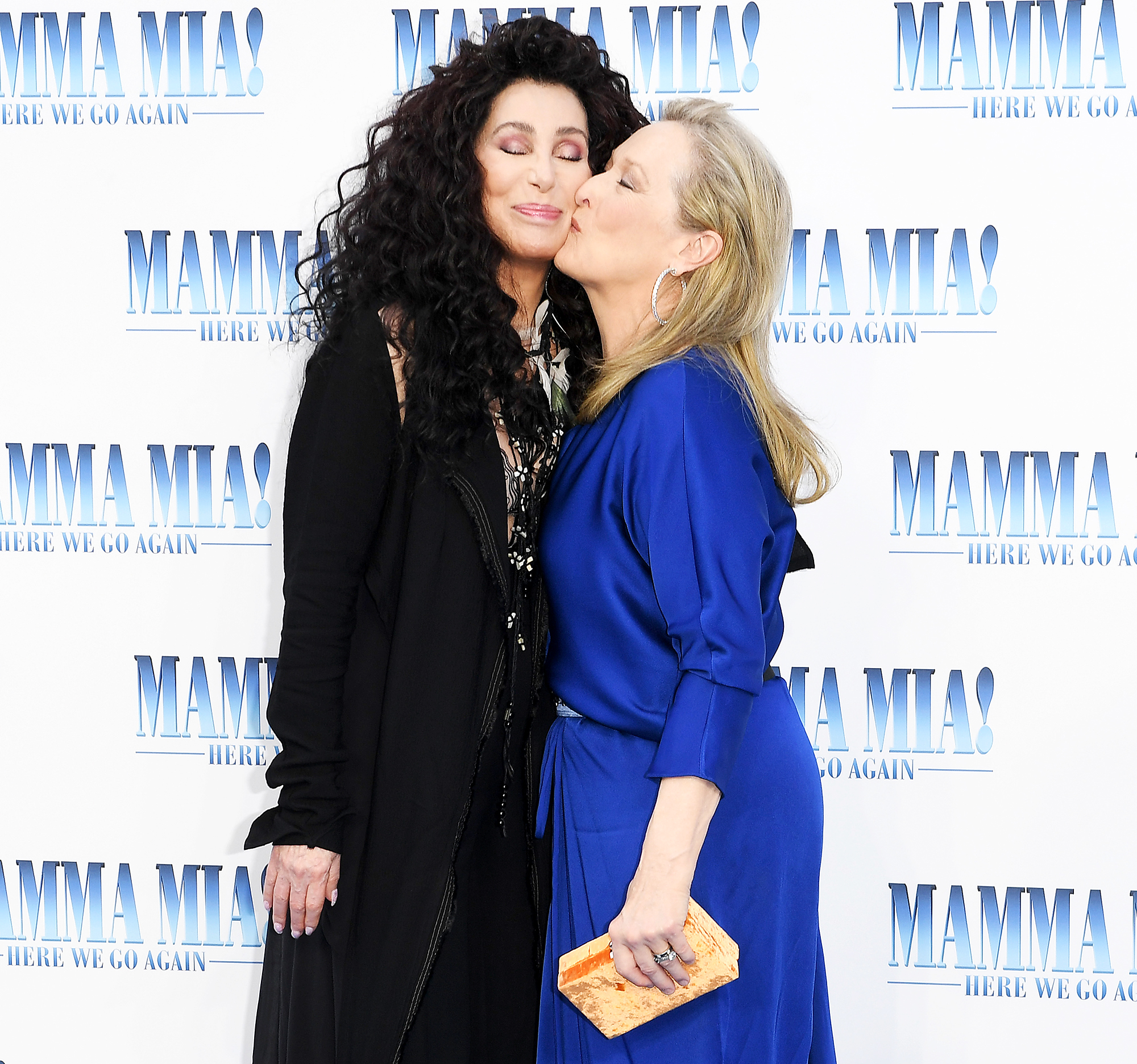 Cher Meryl Streep Kiss At Mamma Mia 2 Premiere Pics