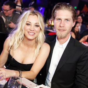 Kaley Cuoco Shoulder Surgery Oreos Karl Cook