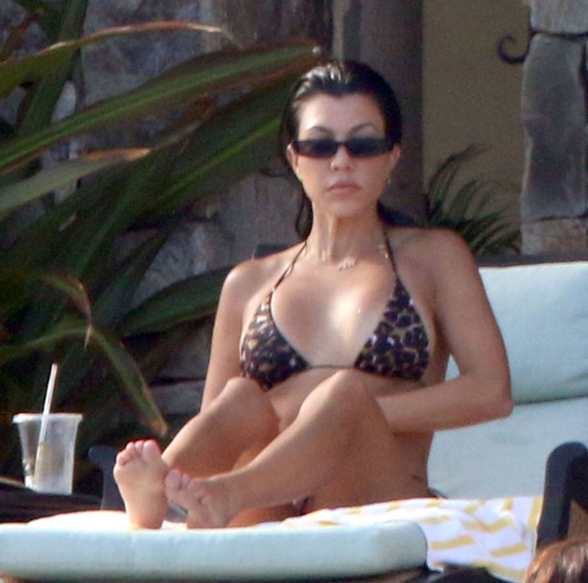 Kourtney Kardashian Shows Off Toned Bikini Body In Mexico 