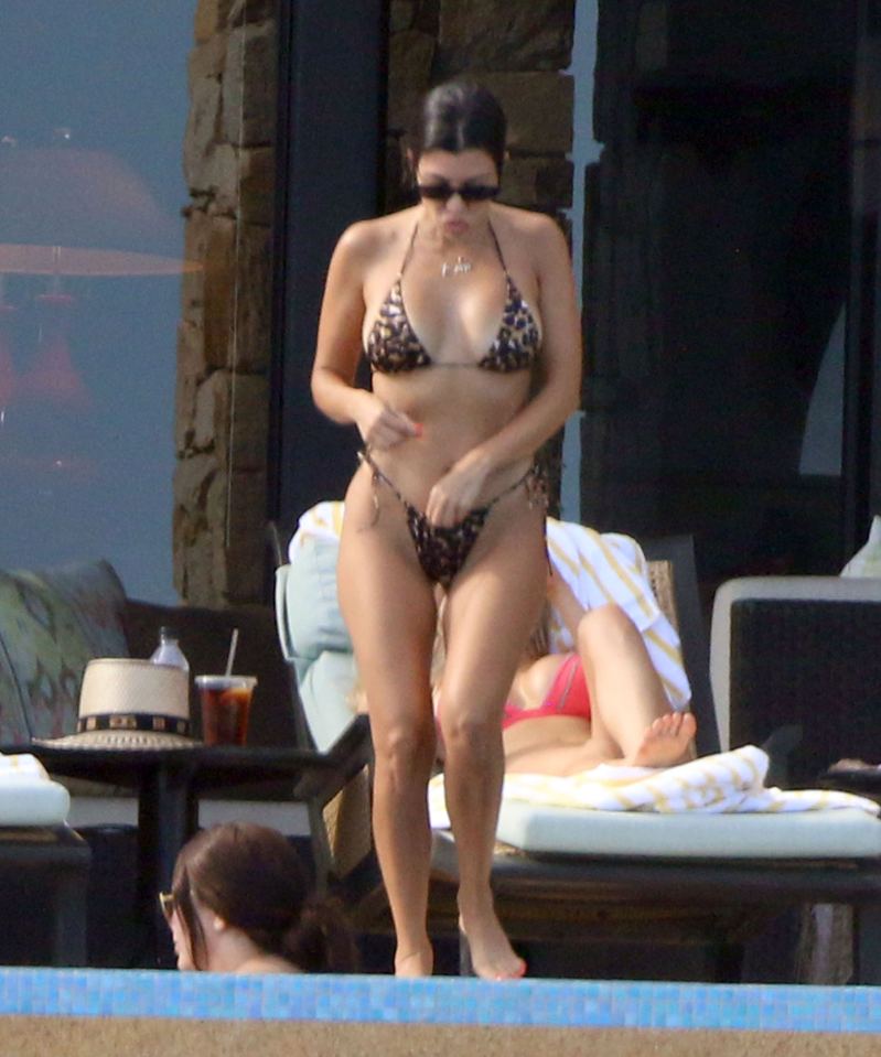 kourtney kardashian mexico bikini body