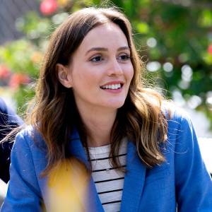 Leighton-Meester-Single-Parents-singing