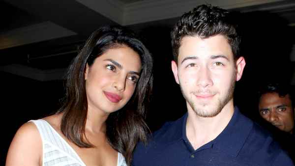 Priyanka-Chopra-and-Nick-Jonas-Mumbai