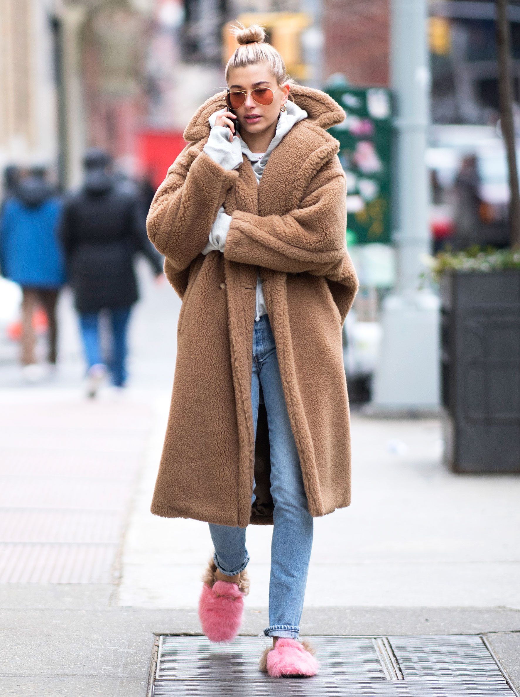 Celebs in Fuzzy Sippers Outside: Hailey Baldwin, Mindy Kaling, More ...