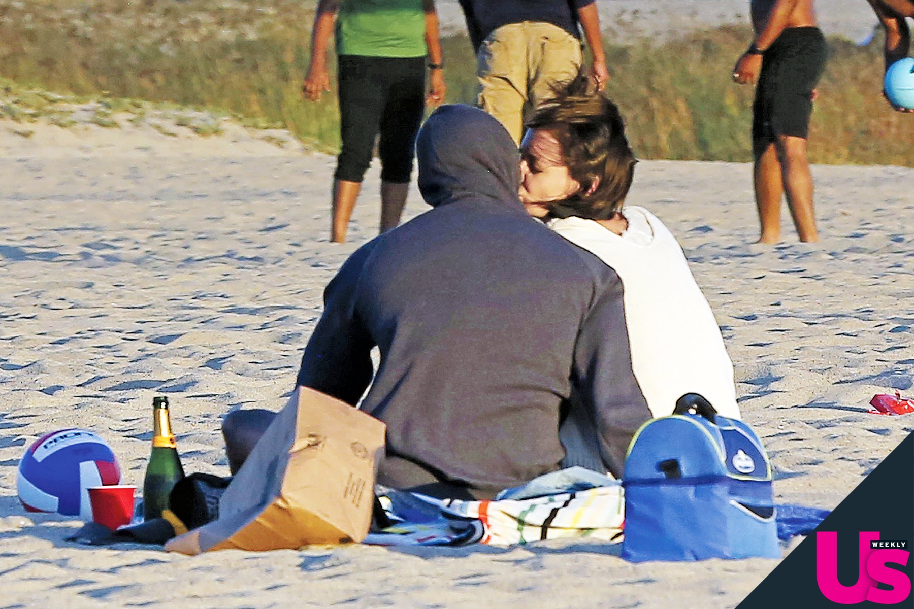Katie Holmes Jamie Foxx Pack On The Pda On Malibu Beach