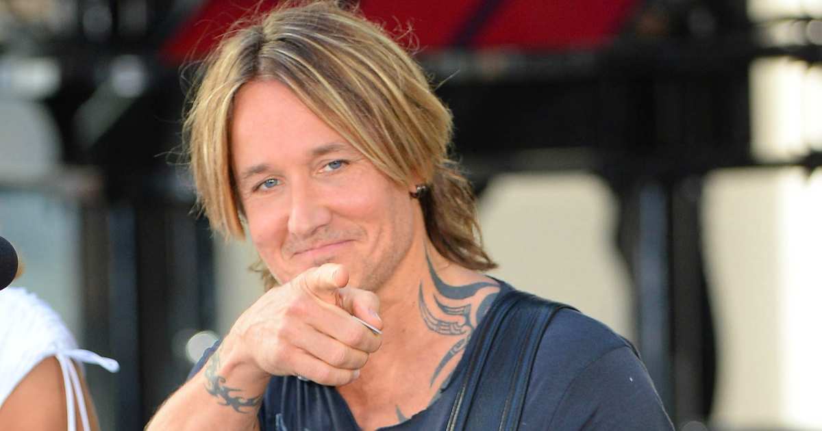Woman Kindly Pays for Stranger's Snacks, Realizes He's Keith Urban