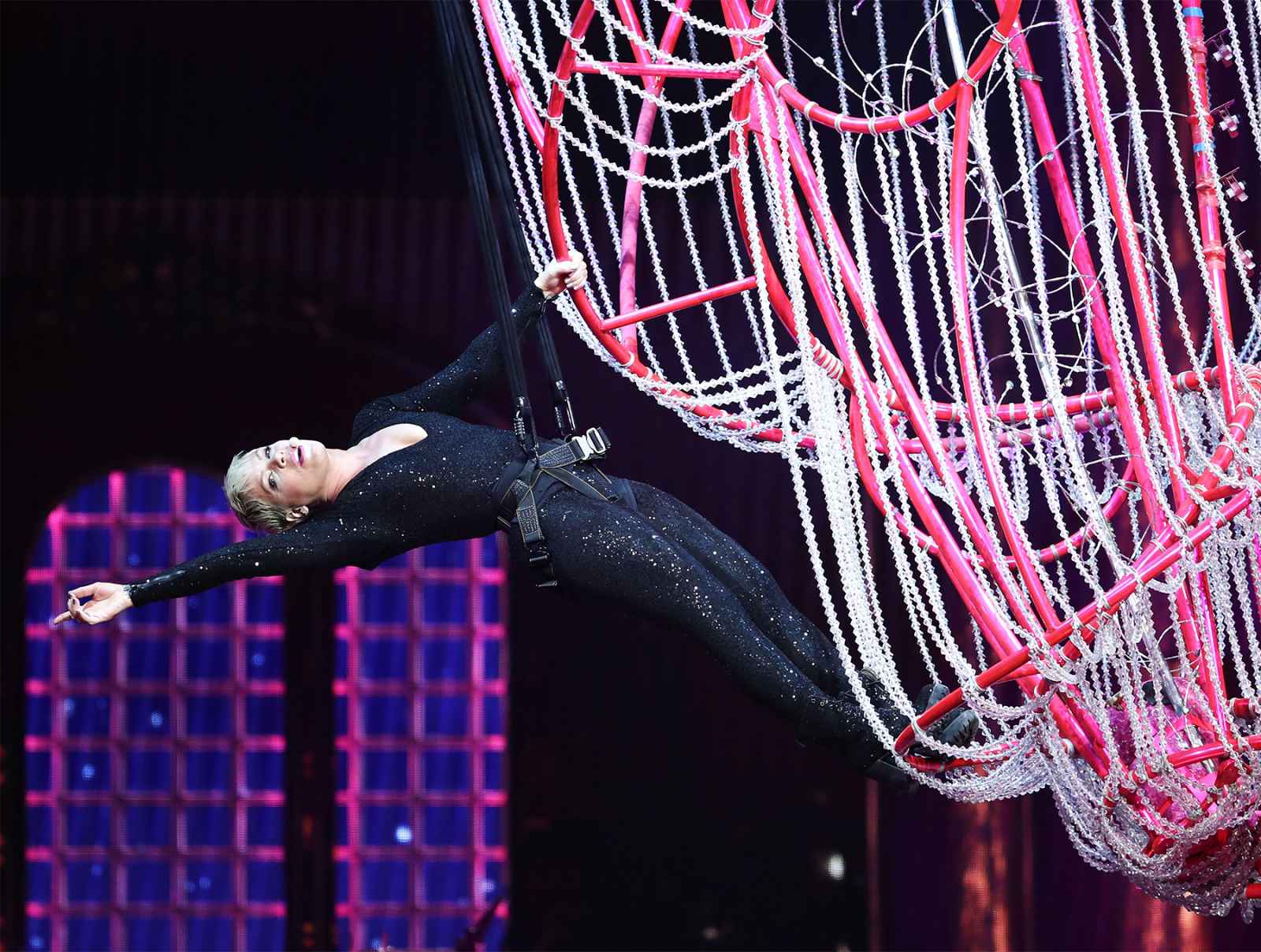 Pink Returns to the Stage After Being Hospitalized for Gastric Virus ...