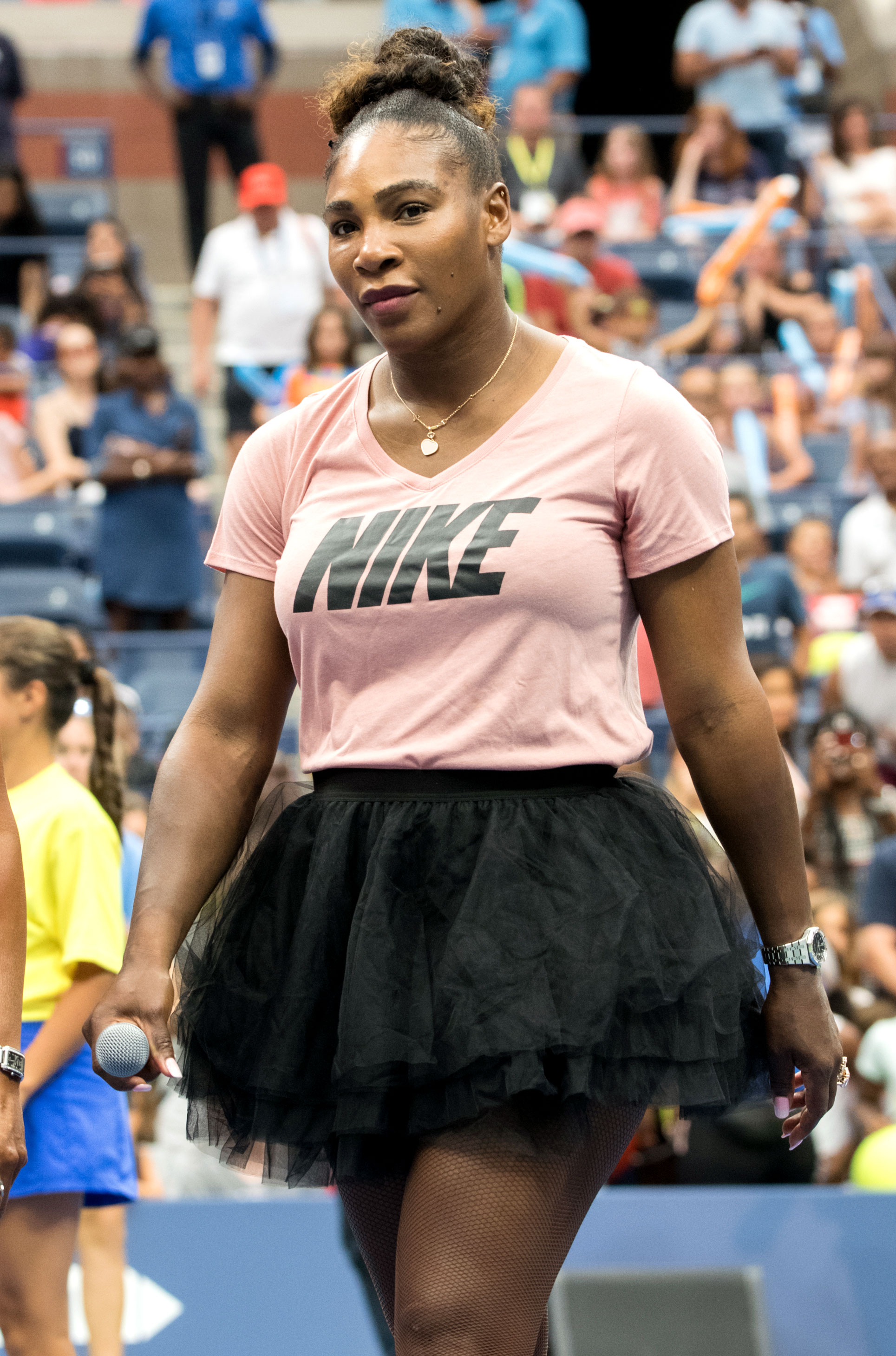 Siete toma una foto omitir Serena Williams Wears Off-White x Nike Tennis Tutu at 2018 U.S. Open
