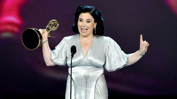 Alex-Borstein-braless-emmys-2018