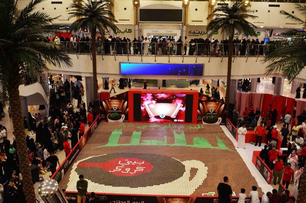 Betty Crocker Sets New Guinness World Record for Largest Mosaic Made With Mug Cakes