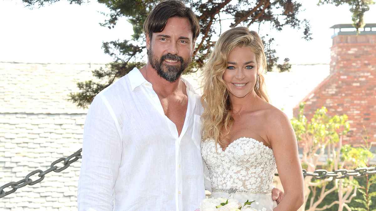 wedding dress denise richards charlie sheen wedding Denise Richards Explains Why She Called Charlie Sheen Before Joining RHOBH, Plus She Shares Her Thoughts On Puppy Gate This Season!