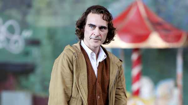 Joaquin-Phoenix-filming-the-joker