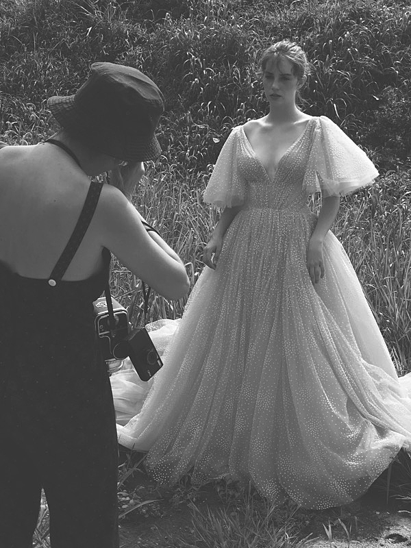 Behind the Scenes of the Zac Posen S-S 2019 Collection With Maya Hawke ...