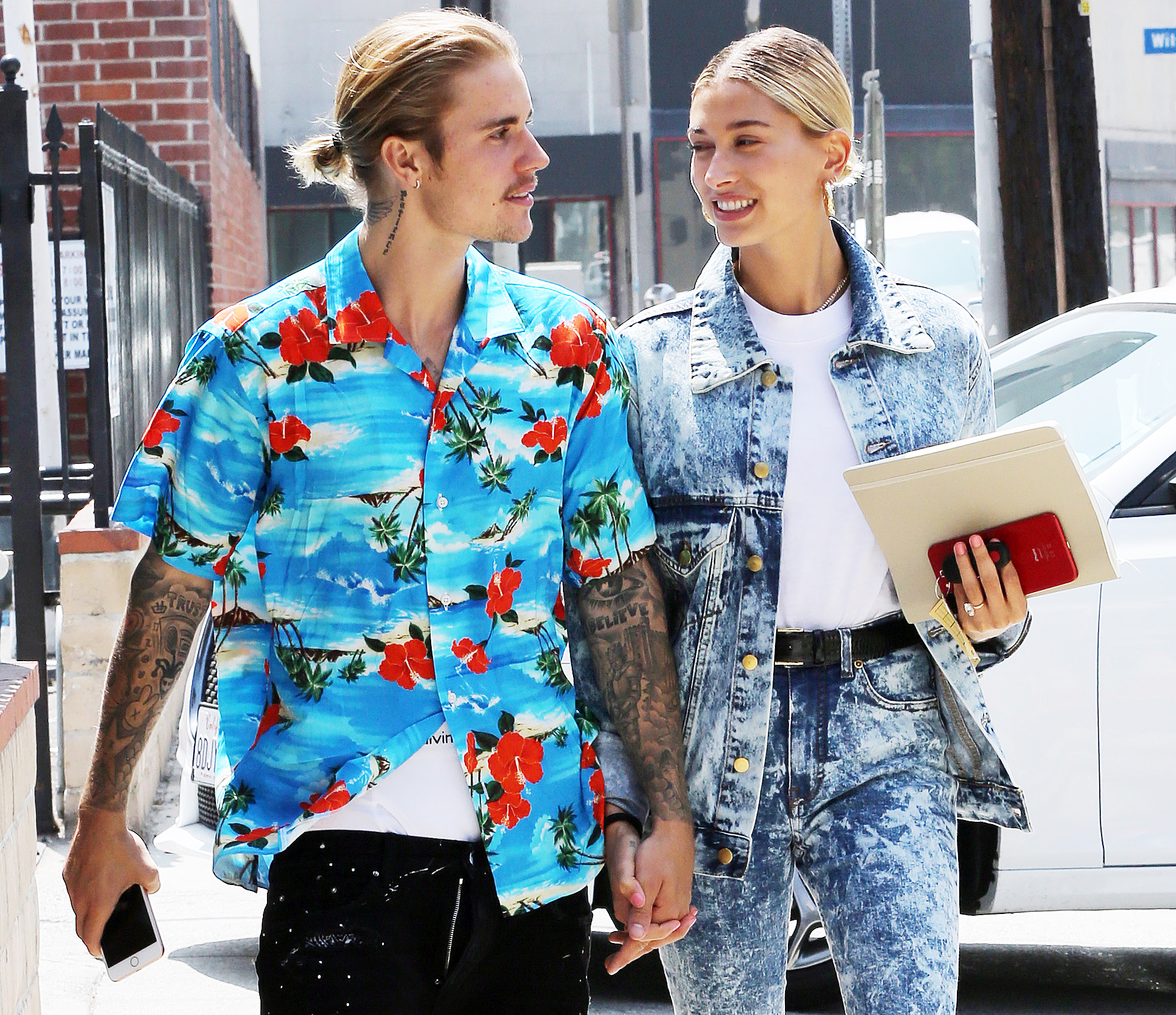 Justin Biebers Mom Posts Cryptic Tweet After Rumored Hailey