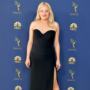 snubs elizabeth moss