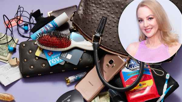 Wendi-McLendon Covey: What's in My Bag?