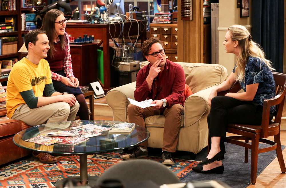 Cast of 'Big Bang Theory' on set