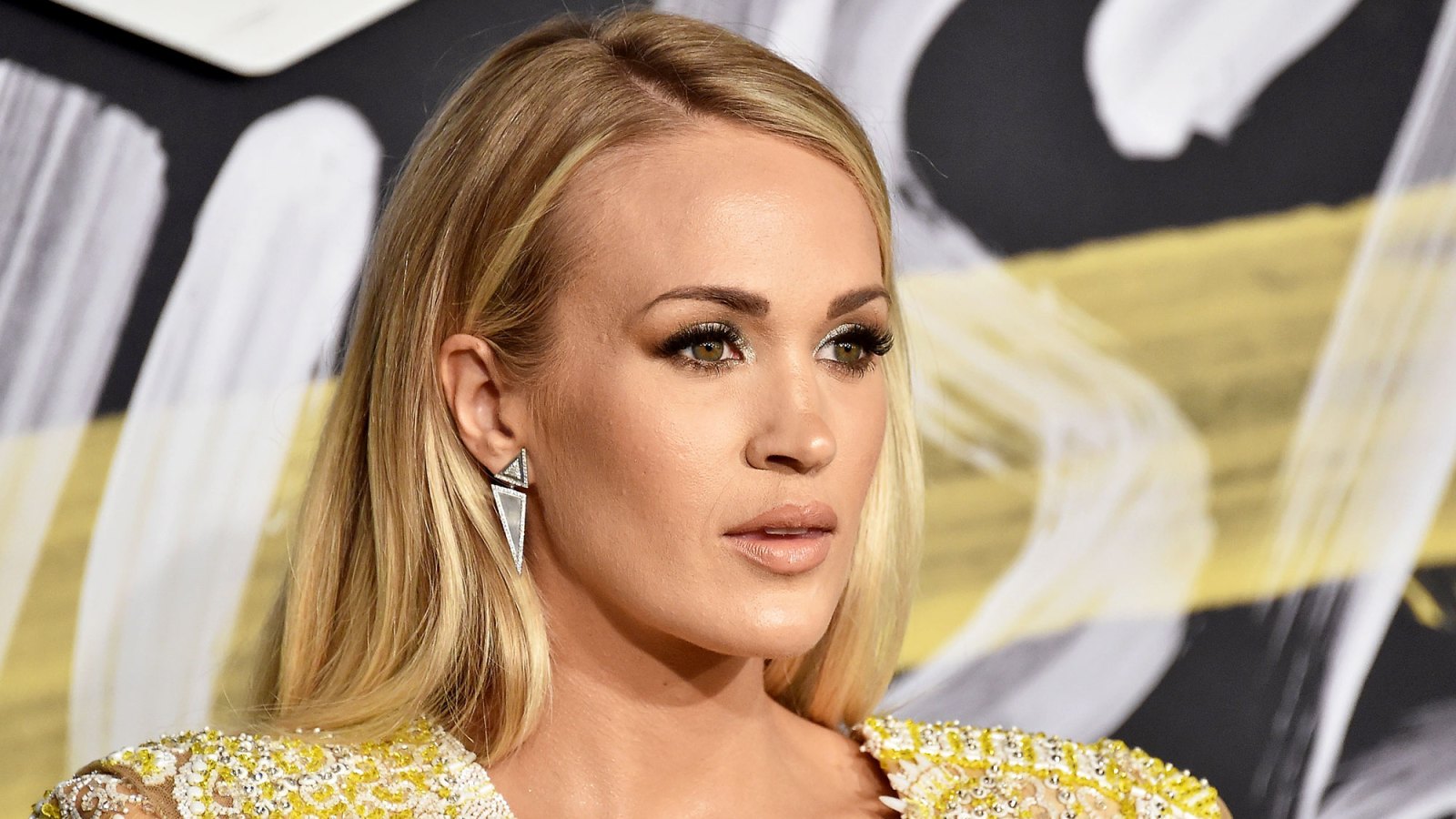 carrie underwood cancels shows pregnant pregnancy
