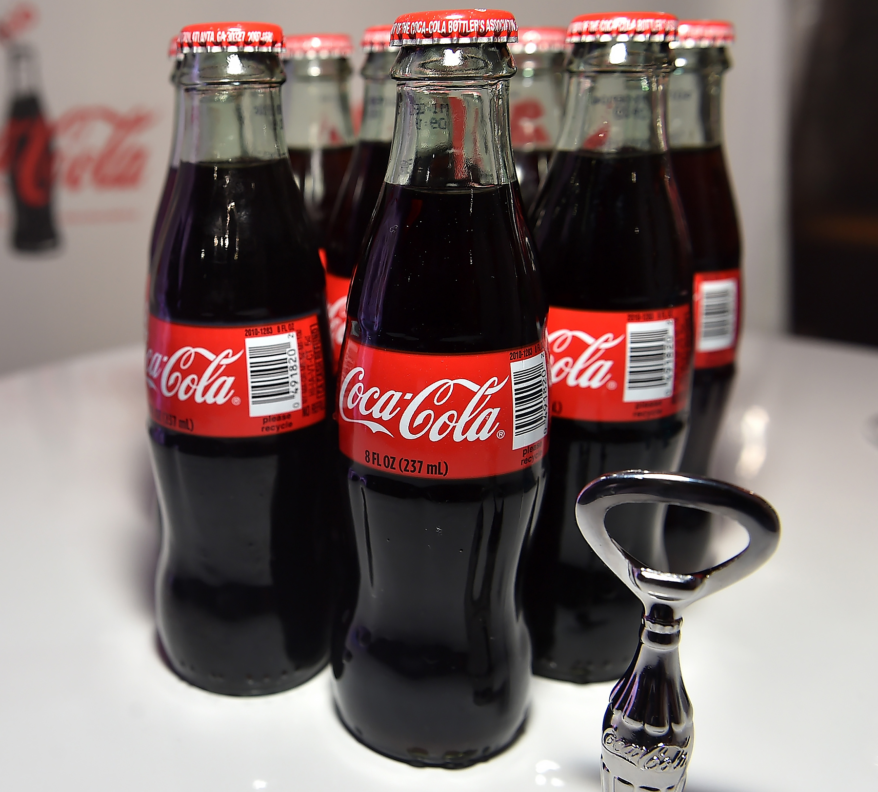 Бутылка колы купить. Стеклянная Кока кола 0.25. Кока кола 0,250 стекло. Coca Cola 0.25 стекло. Coca Cola 0.33 Иран.