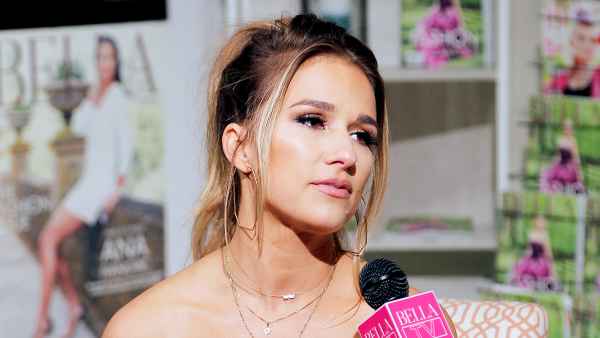 jessie-james-decker-breastfeeding-drinking
