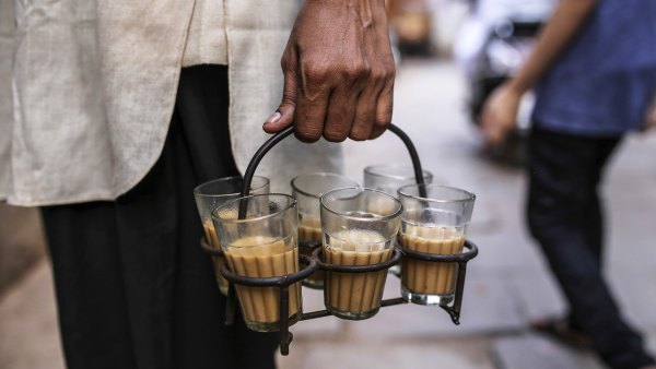 Video of Tea Being Swung Upside Down and Served in India Shocks Internet: ‘Super Cool!’