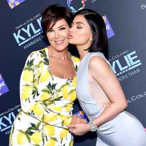 Kylie-Jenner-Kris-Jenner-Ferrari