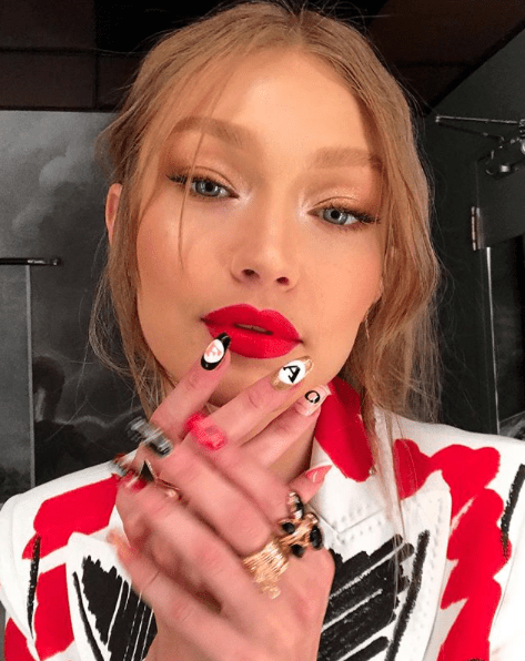 Gigi Hadid Wore Bright Red Lipstick to “The Tonight Show Starring
