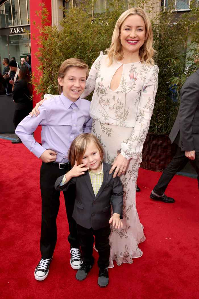 Kate Hudson (R) with sons Ryder Robinson and Bingham Hawn Bellamy