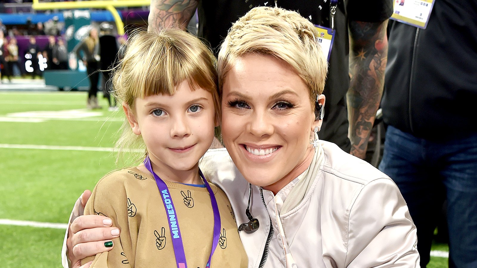 Pink, Daughter Willow Cover ‘A Million Dreams’ From ‘The Greatest ...